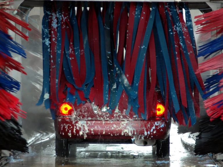 The Advantages of Choosing an Automated Car Wash Over Manual Washing