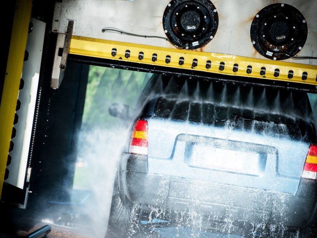 Unlimited pet wash subscription in Cinco Ranch Equestrian Village, car wash with high-pressure water jets